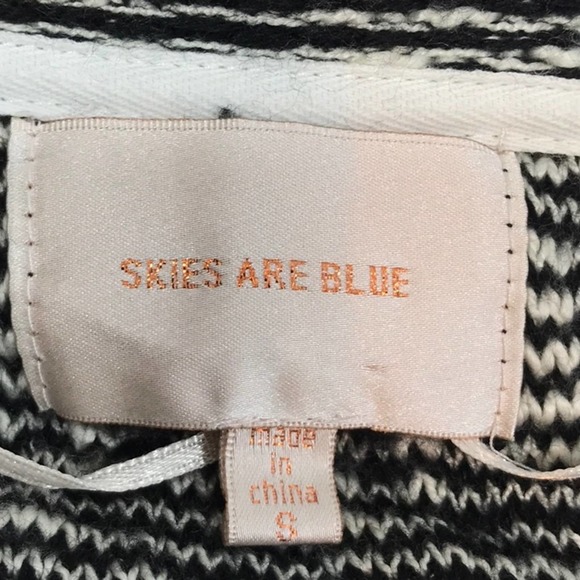 Skies Are Blue Urban Outfitters Snap up Cardigan - Picture 2 of 6